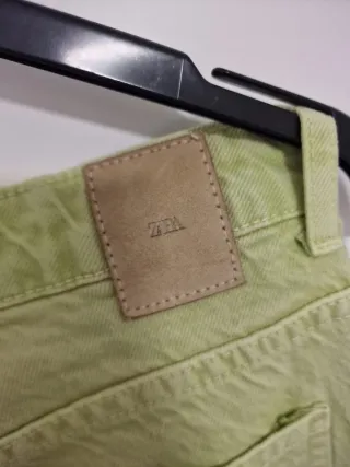 Pantalón Zara verde