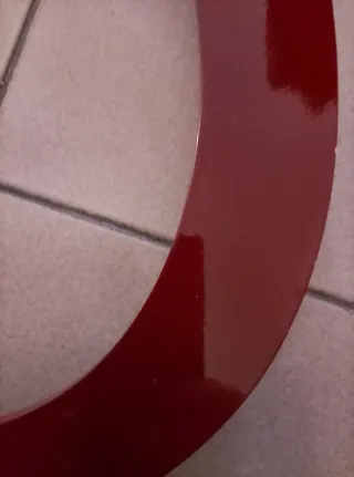 Lettera O in metallo rossa