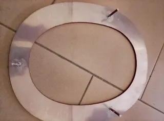 Lettera O in metallo rossa