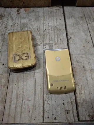 Móvil Motorola RAZR V3 Dorado + Funda DG
