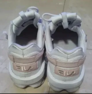 Zapatillas Fila Blancas y Rosas