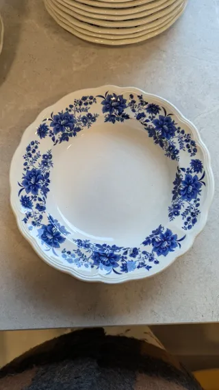 Vajilla antigua San Claudio azul y blanco