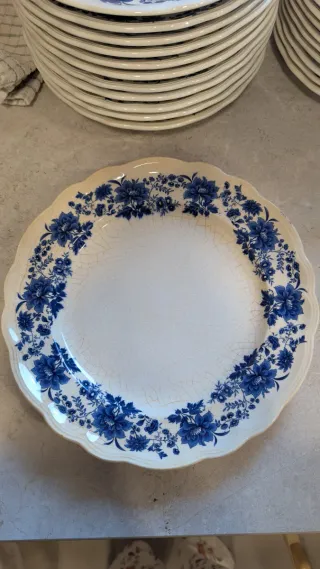 Vajilla antigua San Claudio azul y blanco