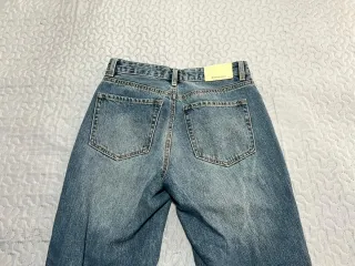 Pantalón vaquero Stradivarius Talla 36