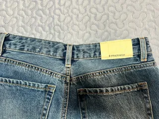 Pantalón vaquero Stradivarius Talla 36