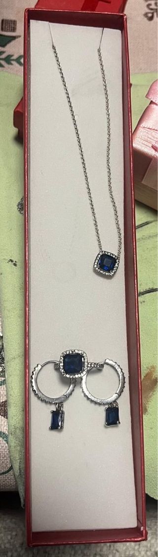 Conjunto de Joyas: Collar y Pendientes