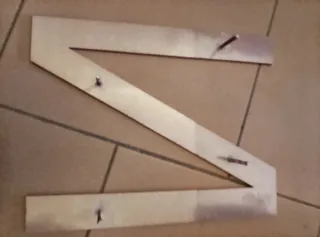 Lettera N in metallo bordeaux