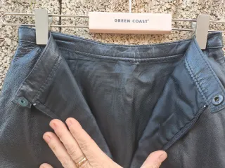 Falda de piel negra vintage