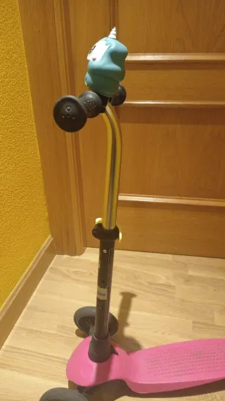 Patinete 3 ruedas rosa y amarillo