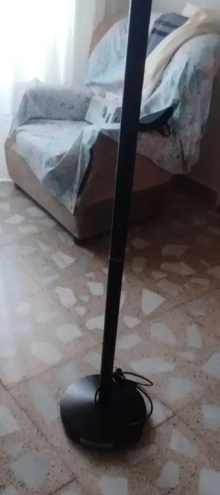 Lámpara de pie negra