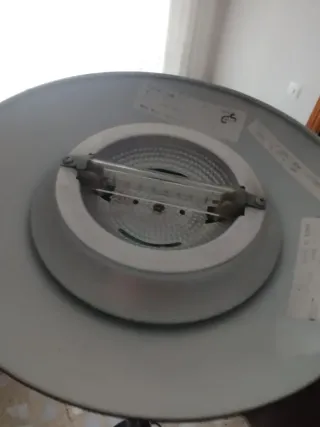 Lámpara de pie negra