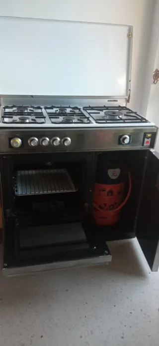 Cocina de gas butano con horno