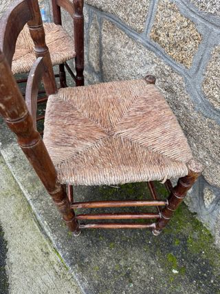 Juego de 2 sillas antiguas de madera