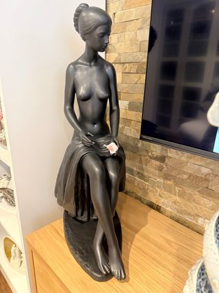 Figura Lladro Mujer con Flor