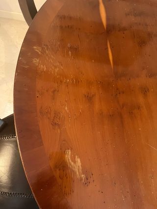 Mesa de comedor redonda extensible de caoba .