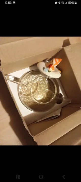 Teiera in vetro con decorazioni floreali