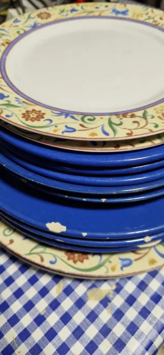 Regalo platos. 5 hondos, 5 planos y 7 mas pequeños