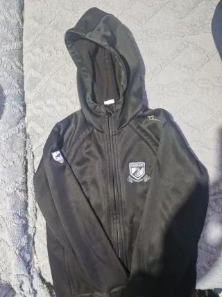 Conjunto esquí chaquetas, pantalón  y casco rojo