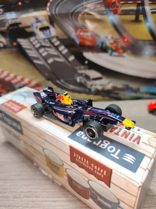 Scalextric 1:43 Coche Renault Red Bulls Formula1