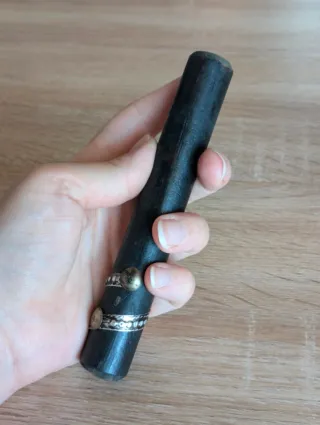 Mortaio con pestello in legno etnico decorato