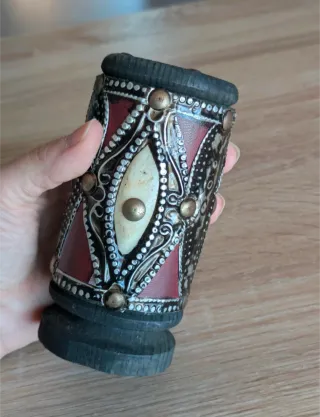 Mortaio con pestello in legno etnico decorato