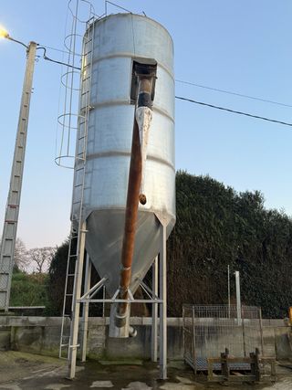 Silo pienso 18T descarga sinfín