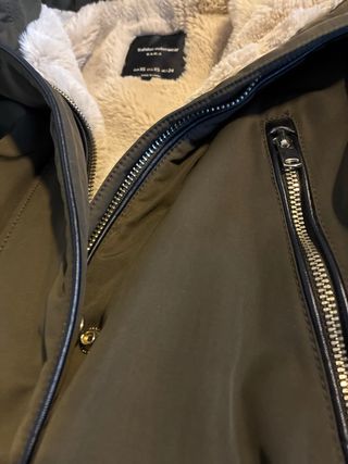 Impresionante Chaqueta Zara verde militar Talla XS