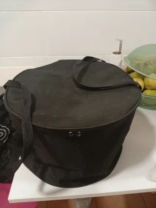 Barbacoa de mesa verde y plateada