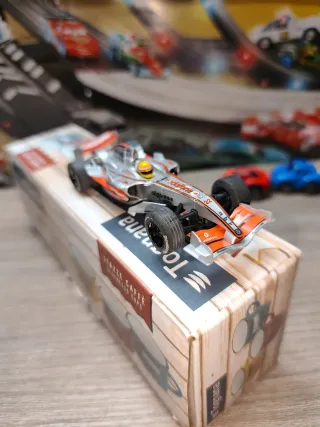 Scalextric McLaren Mercedes MP4/21 1:43