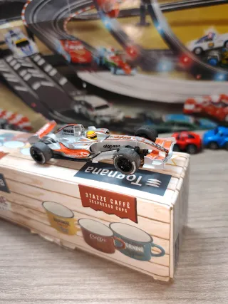 Scalextric McLaren Mercedes MP4/21 1:43