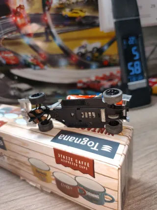 Scalextric McLaren Mercedes MP4/21 1:43