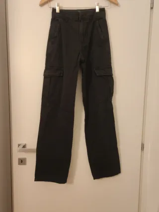 Coppia di Pantaloni Cargo marroni e neri