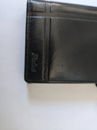 Billetera de cuero negra con cierre