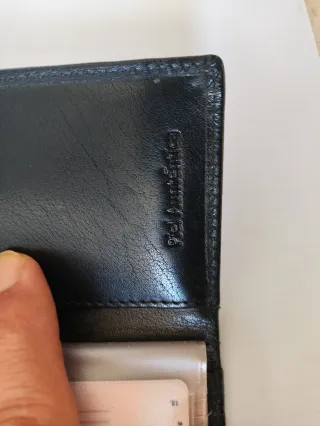 Billetera de cuero negra con cierre