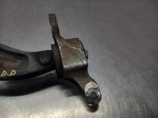 BRAZO SUSPENSION INFERIOR DELANTERO DERECHO MERCE