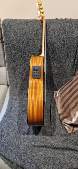 Guitarra Admira Clásica Electrificada