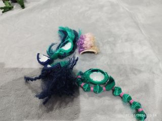 Figuras de porcelana y pelucas