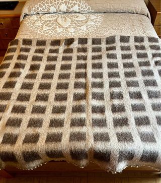 Manta de lana castellana hecha a mano