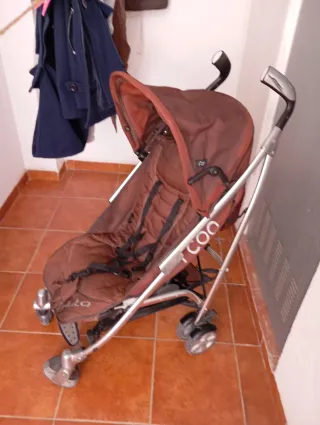 Cochecito de bebé marrón