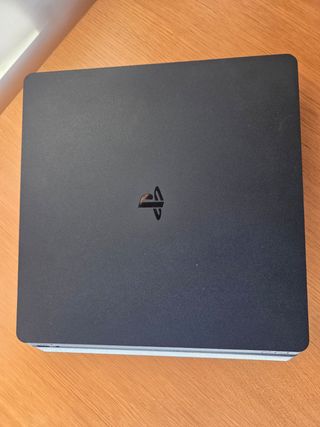 PS4 Slim 1TB + mando original + 3 juegos