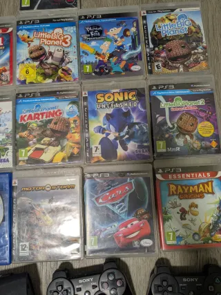 PS3 Super Slim + 4 mandos + juegos