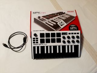 Teclado Controlador Akai MPK Mini