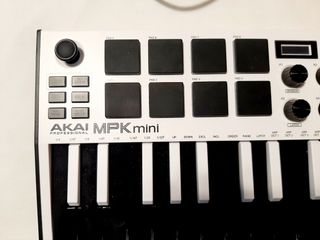 Teclado Controlador Akai MPK Mini