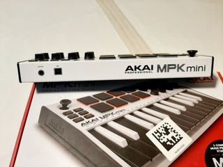 Teclado Controlador Akai MPK Mini