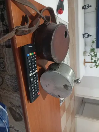 Maquina de vigilante  de cuero antigua