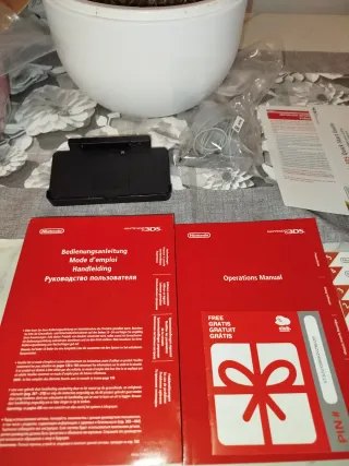 Nintendo 3DS Rosa Scatola + Mario 3D Land