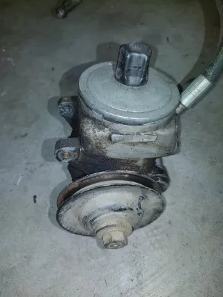 Bomba dirección Mercedes 280 M110