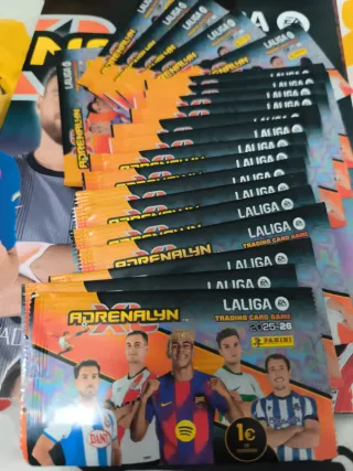 Sobres 20 de Adrenalyn XL Panini Fútbol 2025-26