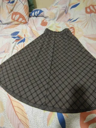 Falda larga de cuadros beige y marrón