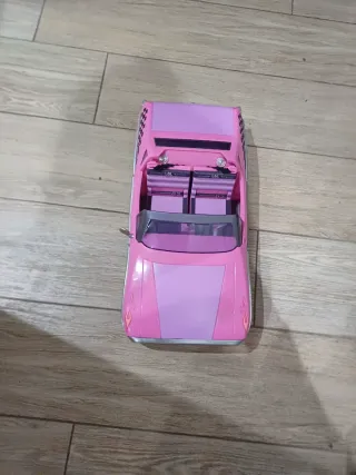 Coche de juguete rosa